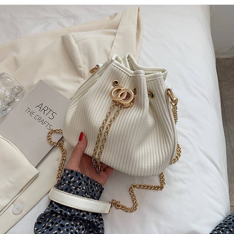 Túi đeo chéo nữ TCB637, mẫu siêu hot năm nay, thiết kế dạng túi rút xinh yêu