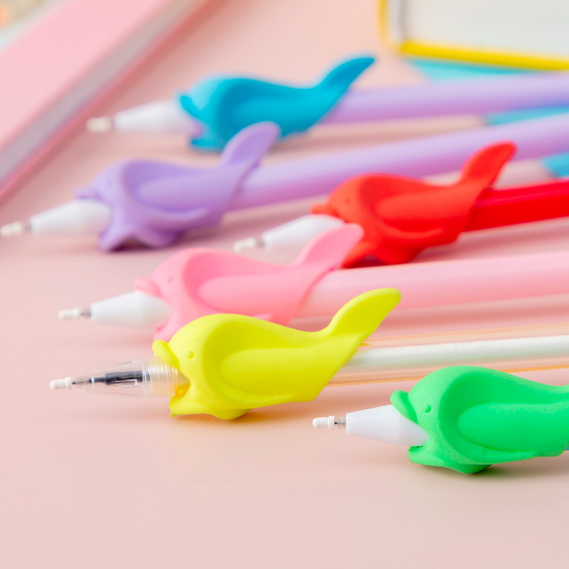 Đệm gắn bút tập viết thiết kế cá heo màu trơn cho bé