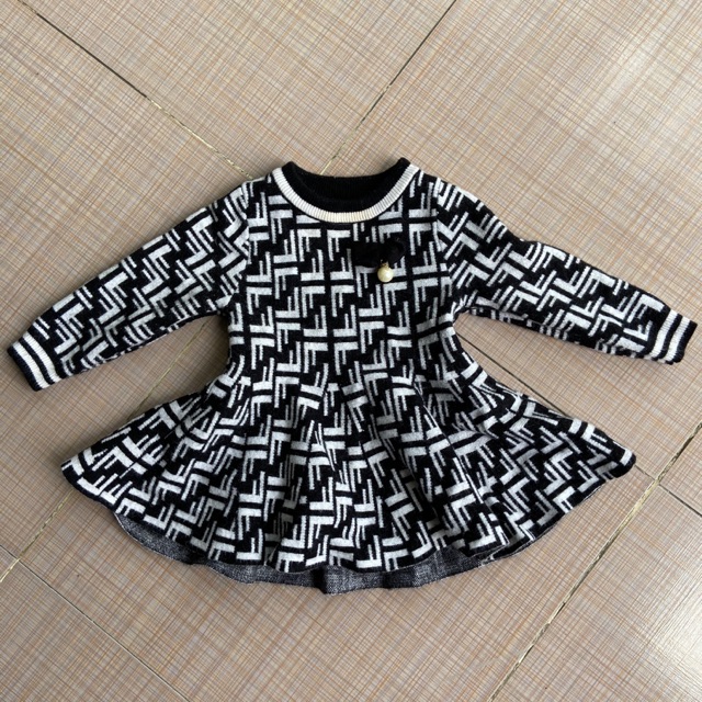 Váy fendi bé gái