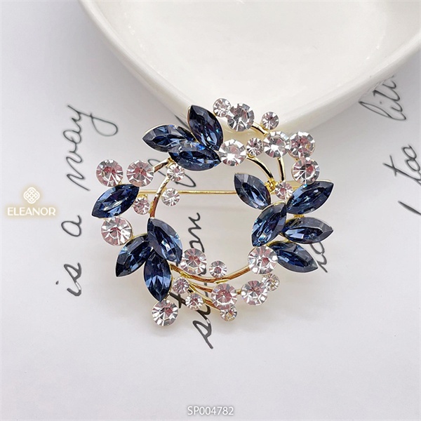 Ghim cài áo nữ Eleanor Accessories hình tròn phối đá xanh phụ kiện trang sức thời trang