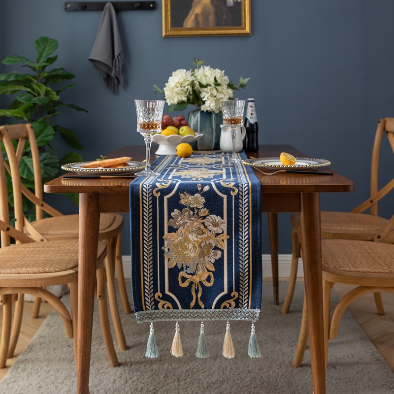 Hàng Mới 🔴 Á Hậu để Bàn Phong Cách Châu Âu Cao Cấp Table Runner Khăn Trải Bàn Tua Rua Chenille HUGME