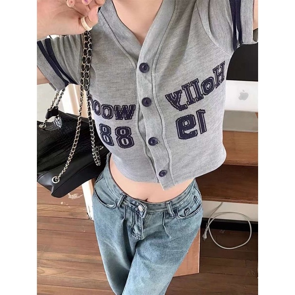 Áo Croptop Nữ Cổ V Màu Ghi Xám Số 1988 Cài Cúc Ngắn Tay Chất Tổ Ong Co Dãn Nhẹ Loại 1 Style Hàn Quốc Năng Động Cá Tính