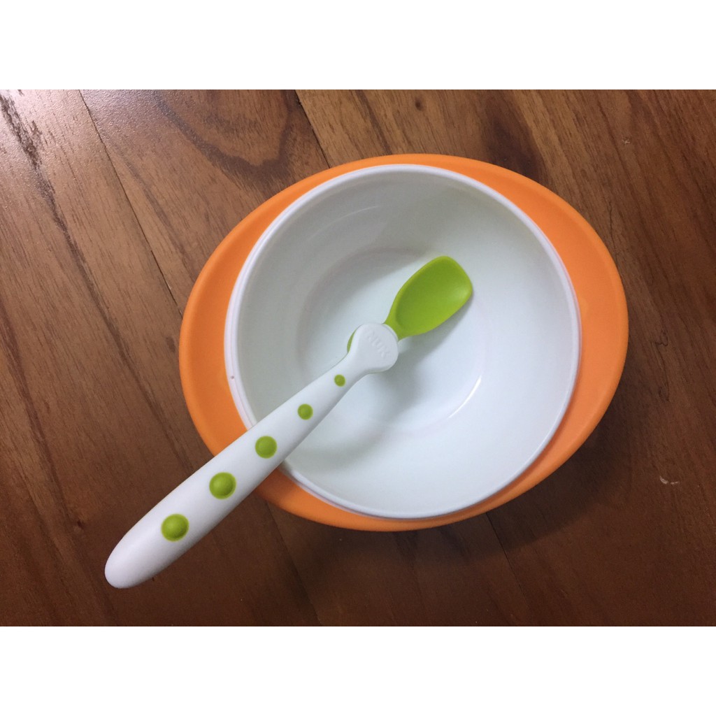 Bát ăn dặm Nuk chống đổ có nắp