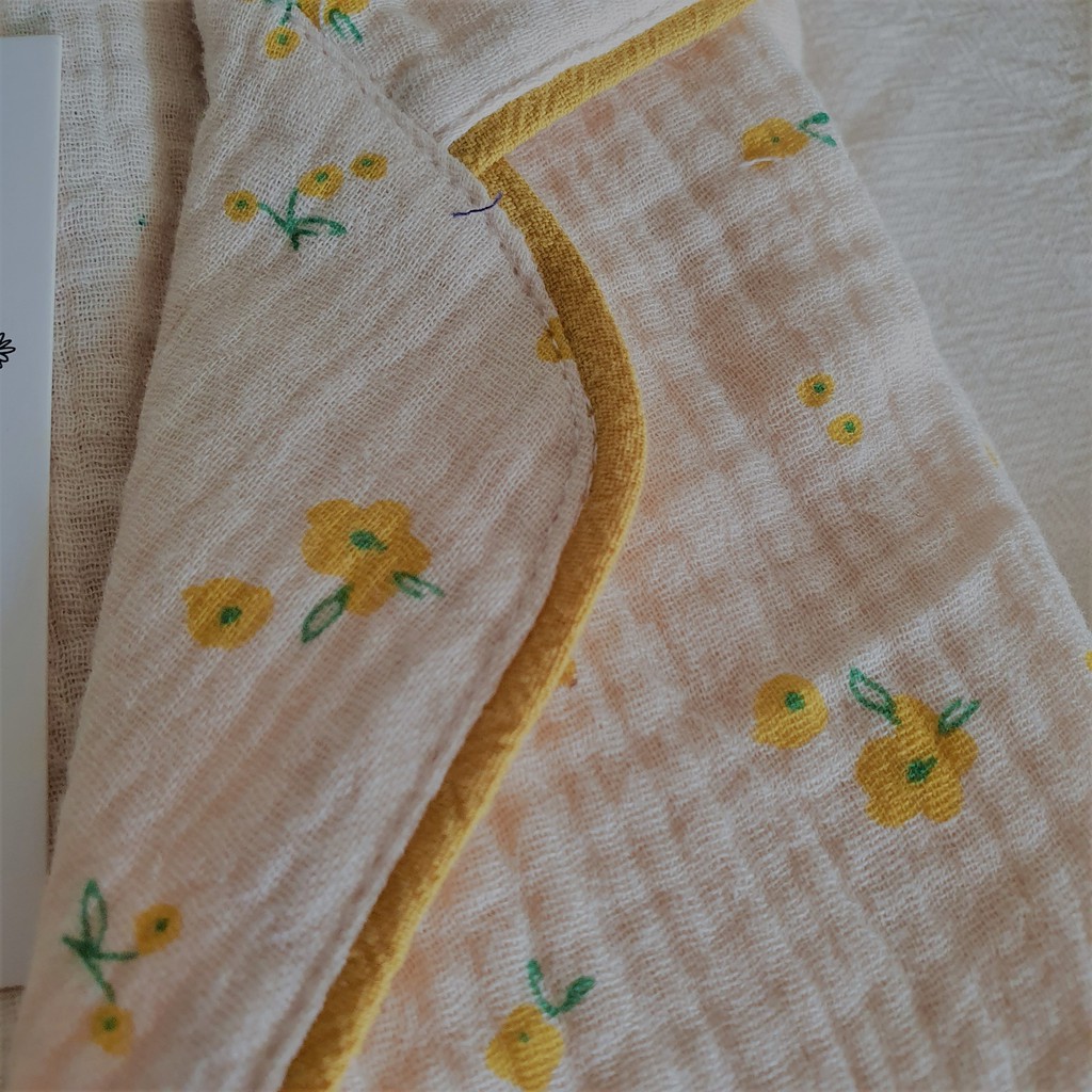 Pyjama xô muslin hoa vàng nhí nền kem | BigBuy360 - bigbuy360.vn