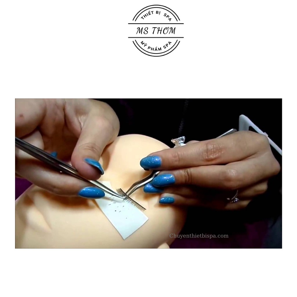 Đầu manocanh học nối mi, học massage thẩm mỹ