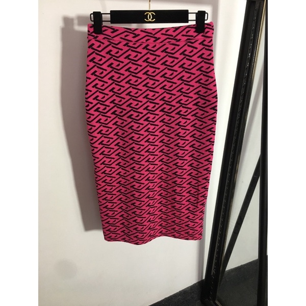 Set trang phục len cho nữ thương hiệu Versace cao cấp gồm áo len croptop và chân váy dài dáng ôm