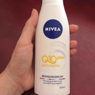 Sữa rửa mặt nivea q10 plus
