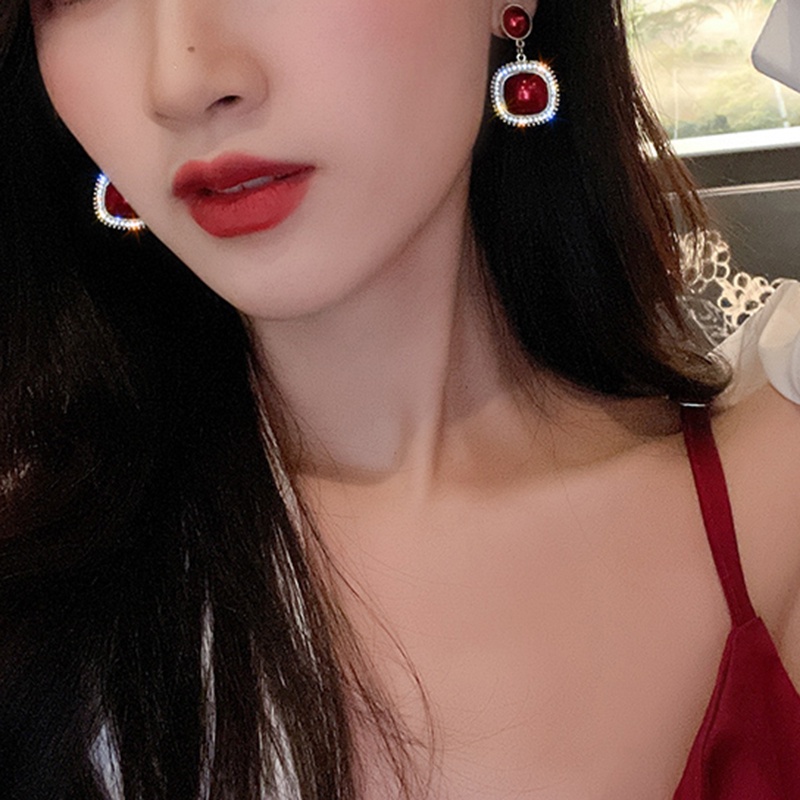 Bông tai mặt vuông đỏ quyến rũ phong cách Trung Hoa 2021 cho nữ
