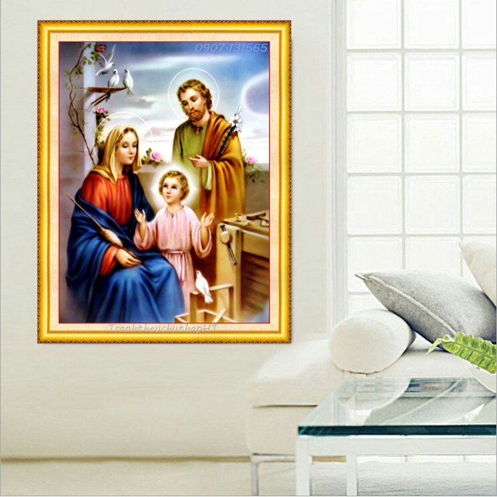 Tranh thêu chữ thập gia đình chúa KT:50x67cm,tranh chưa thêu và chưa khung, tặng kéo và sỏ chỉ