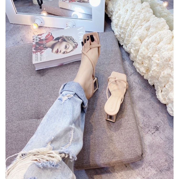 Guốc xỏ ngón cao 5 phân.