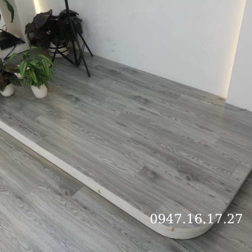 Miếng dán nền nhà giả gỗ keo sẵn tự dính mã 20 màu xám ghi hàng loại 1 chống trơn trượt bề mặt phủ bóng chống xước