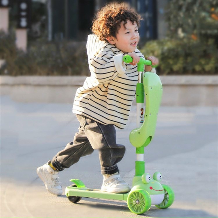 Xe trượt Scooter 3 bánh đa năng có đèn led phát sáng, có nhạc và ghế ngồi cho trẻ em - Xe thăng bằng có nhạc dành cho bé