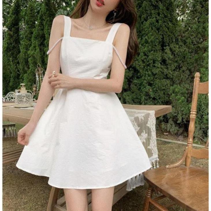 Đầm trắng hở lưng cột nơ dây chuỗi nhẹ nhàng xinh xắn | BigBuy360 - bigbuy360.vn