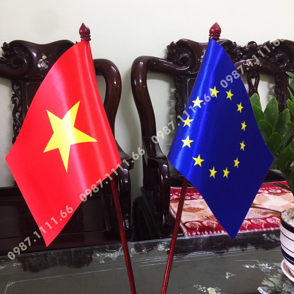 Cờ Để Bàn Đế gỗ Việt Nam - EU