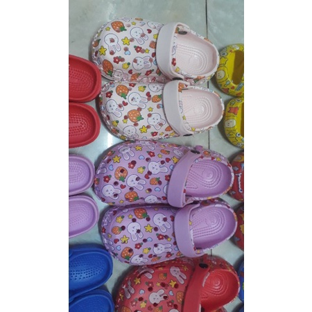 [Xả lỗ] Dép Sục Cho Bé Trai Bé Gái ❤️FREESHIP❤️ Dép Sục Xốp Mềm Có Chống Trơn Trượt Cho Bé (mẫu ngẩu nhiên như hinh) | BigBuy360 - bigbuy360.vn