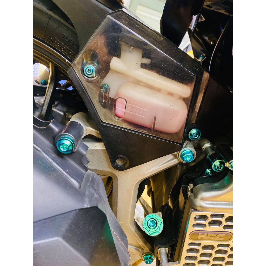 Ốc Nắp Nhớt TITAN GR5 gắn dòng xe HONDA như VARIO - CLICK , VISION , AB125/150 , SHmode , PCX , Sonic , Winner ...