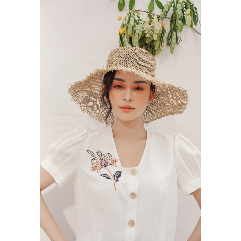 Áo sơ mi cổ V vuông thêu hoa ấn lệch 1AO2037 ADORE DRESS | BigBuy360 - bigbuy360.vn