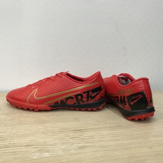 Giày bóng đá cr7 đỏ đen