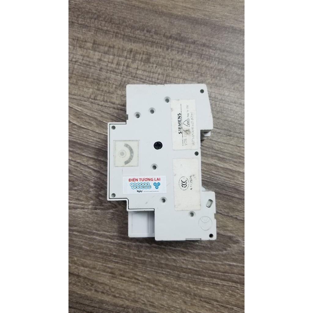 MCB SIEMENS  6A 230/400VAC đi kèm tiếp điểm phụ tháo máy