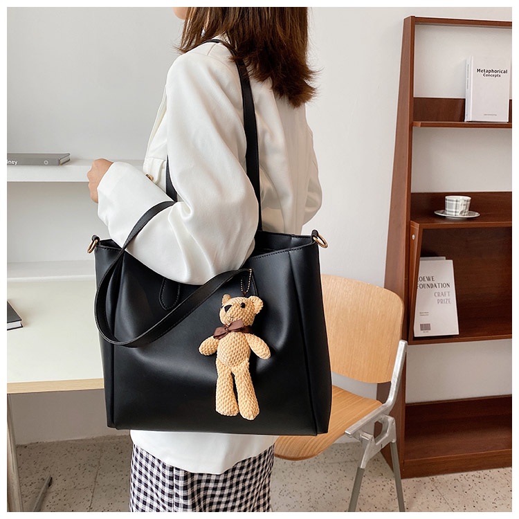 Túi đeo vai cỡ lớn  tặng kèm gấu nơ và dây đeo chéo - Hàng loại 1 - TB.Store FR69 37x27x11