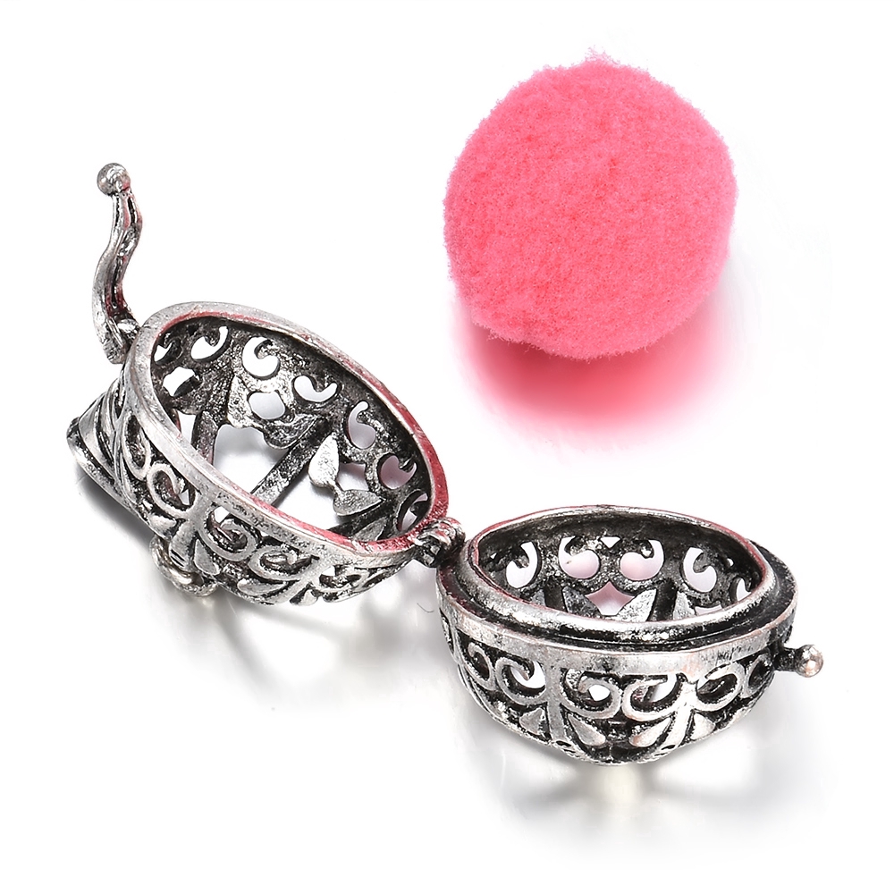 Dây chuyền quả cầu khắc họa tiết kèm bóng lông phong cách cổ điển độc đáo