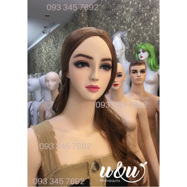 Manocanh tạo dáng mặc đầm sang chảnh
