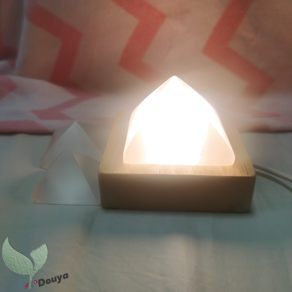 Kim Tự Tháp Selenite Thiền Bằng Ion Âm
