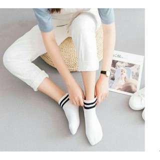 Tất kẻ sọc ngang phong cách Hàn Quốc cho nam nữ