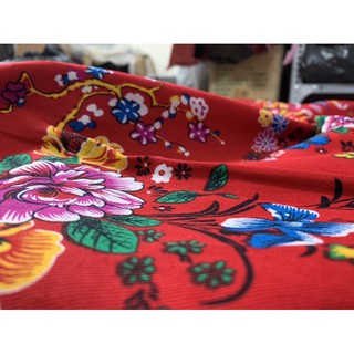 khăn trải bàn hoa đào, con công ( đã may viên xung quanh khăn)