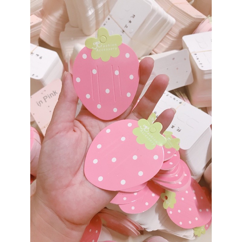 Giấy bìa kẹp tóc hình dâu tây