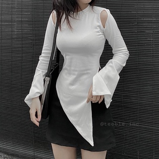 Áo croptop TEEBLE cut-out xẻ tà Trắng/Đen