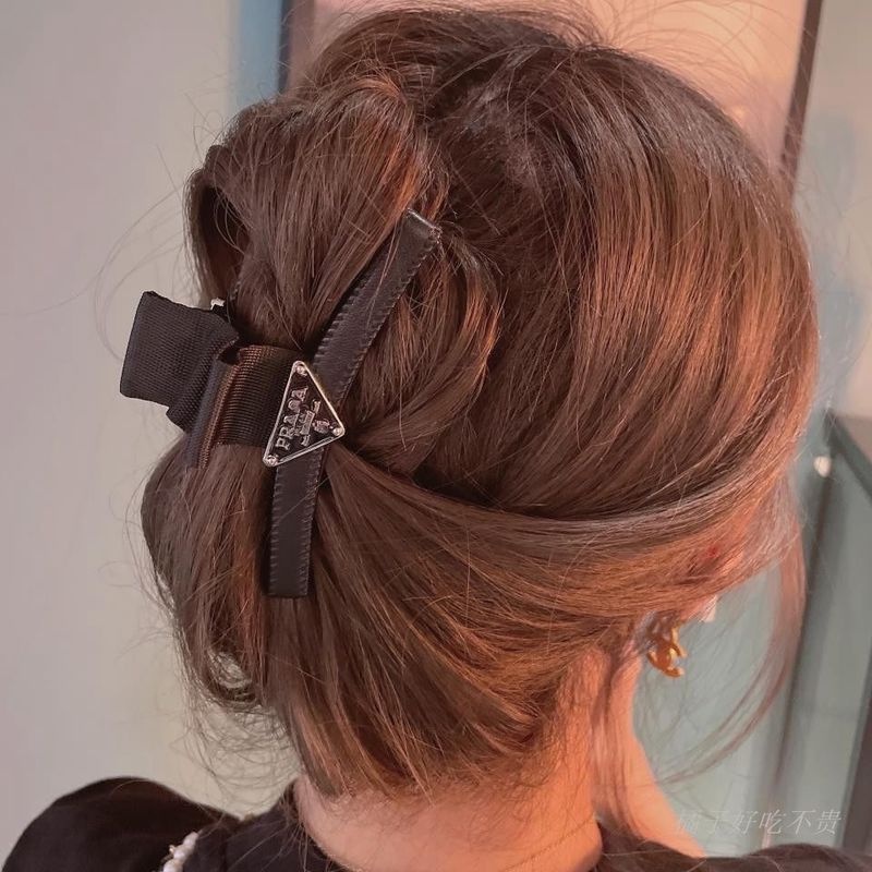 Kẹp Tóc Da Hình Cá Mập Xinh Xắn Cho Nữ