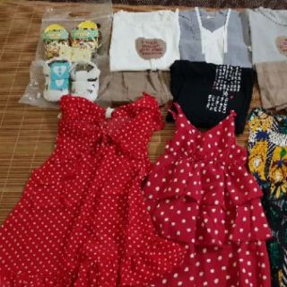 Váy xanh + váy chấm bi đỏ