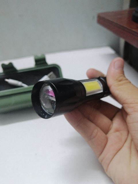 Đèn pin siêu sáng mini H352 sạc.