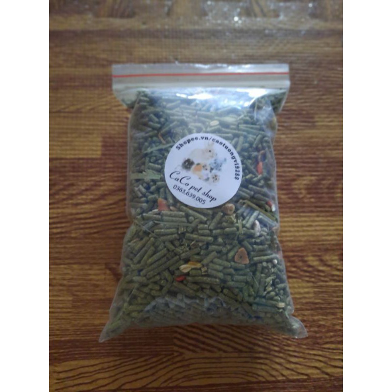 Cỏ nén timothy và hoa quả sấy thơm ngon cho Thỏ gói 500gr