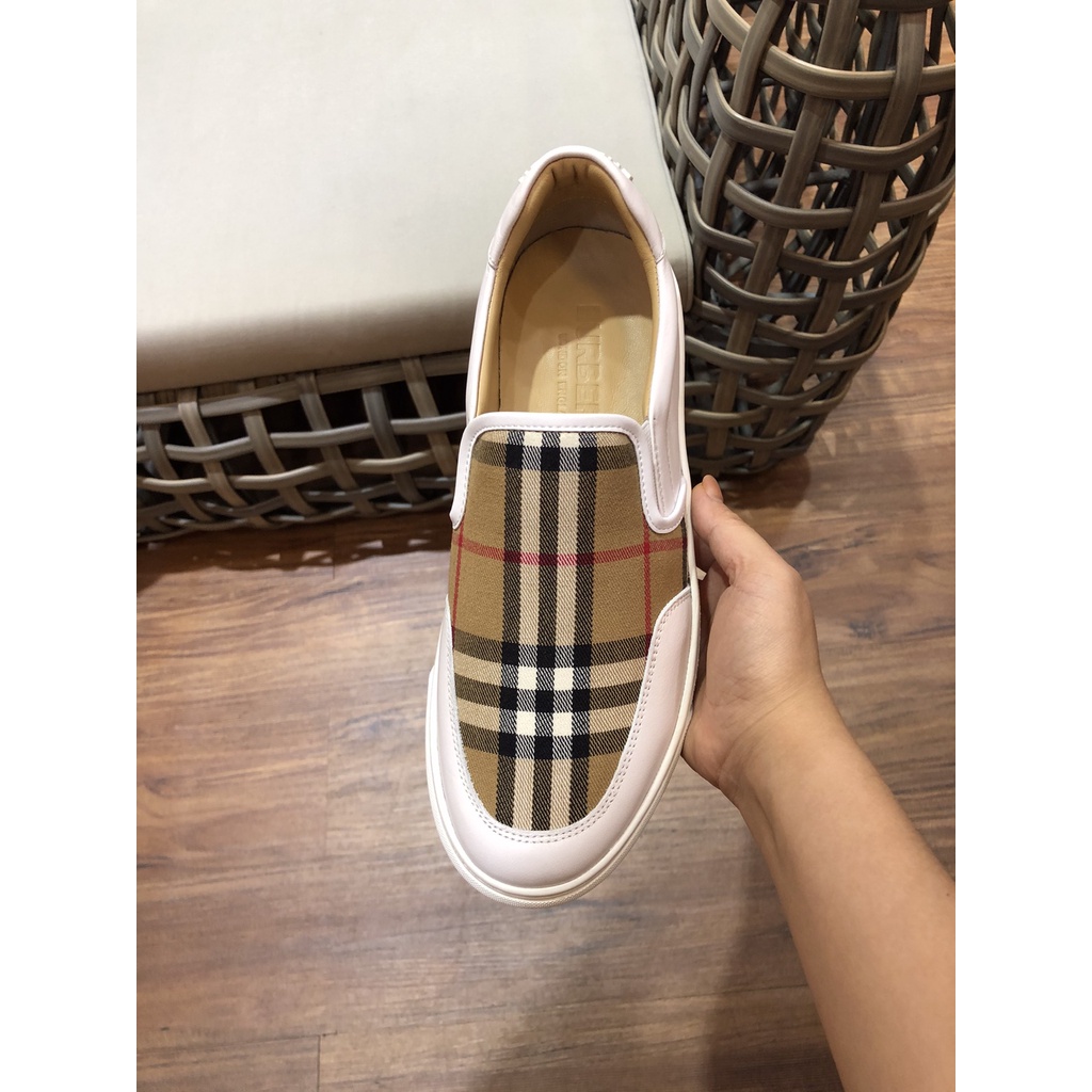Giày lười nam da thật Burberry BBR thiết kế trẻ trung với họa tiết caro kinh điển của thương hiệu