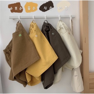Quần shorts thêu hoa cúc