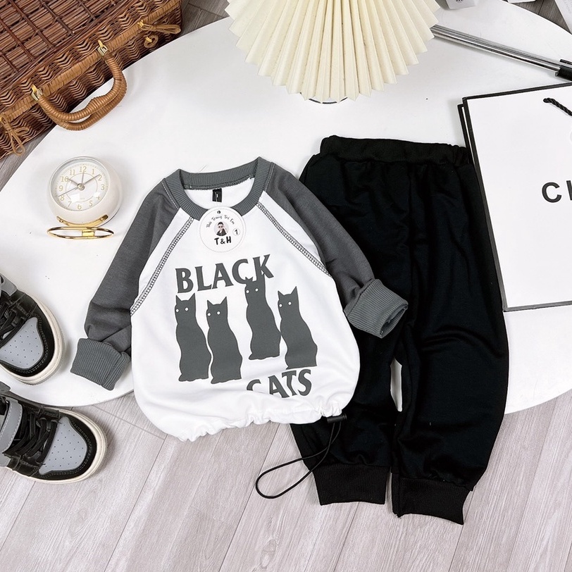 Bộ quần áo bé trai Black Cats, Set thu đông gồm áo dài tay và quần jogger nỉ da cá siêu đẹp cho bé 7-18 kg, DUCK389