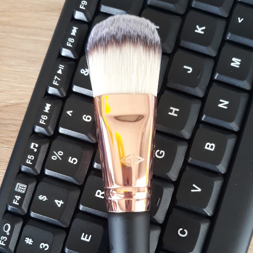 Cọ Tán Nền Đầu Dẹp Bản To Vacosi Foundation Brush F03