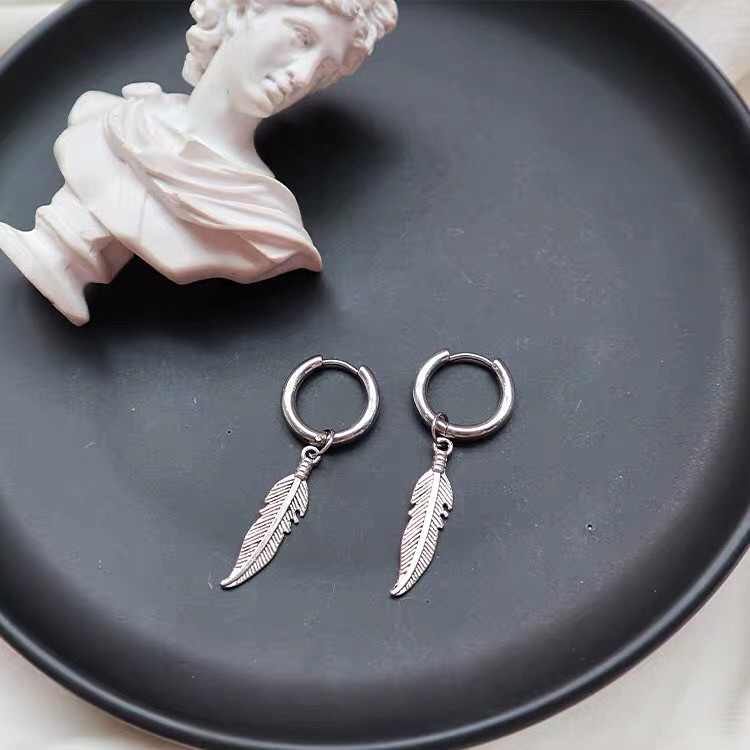LEAF EARRING khuyên tai titan chiếc lá nam nữ không gỉ không đen không dị ứng