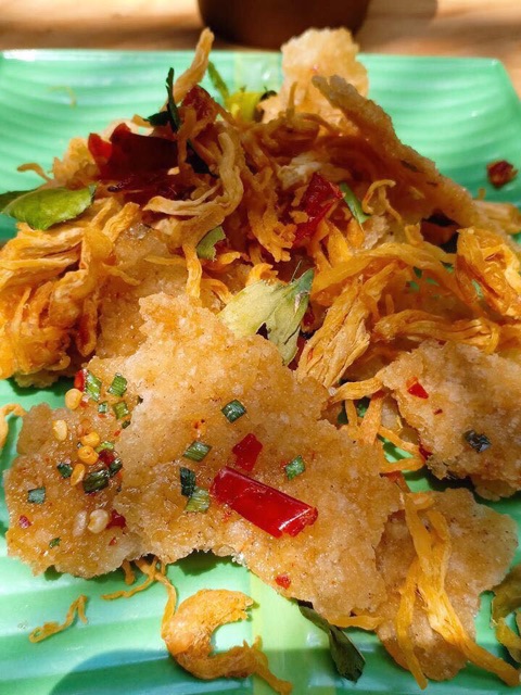 Cơm cháy lắc khô gà lá chanh (hũ 500g)