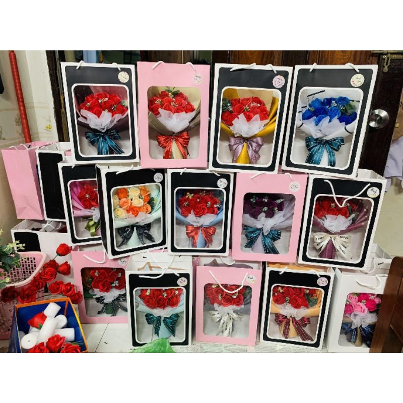 Bó hoa sáp 10 bông kèm túi xách, đèn led - Quà tặng