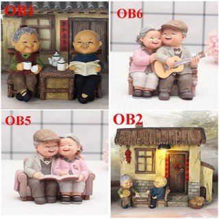 Tượng ông bà - dắt cún đi dạo
