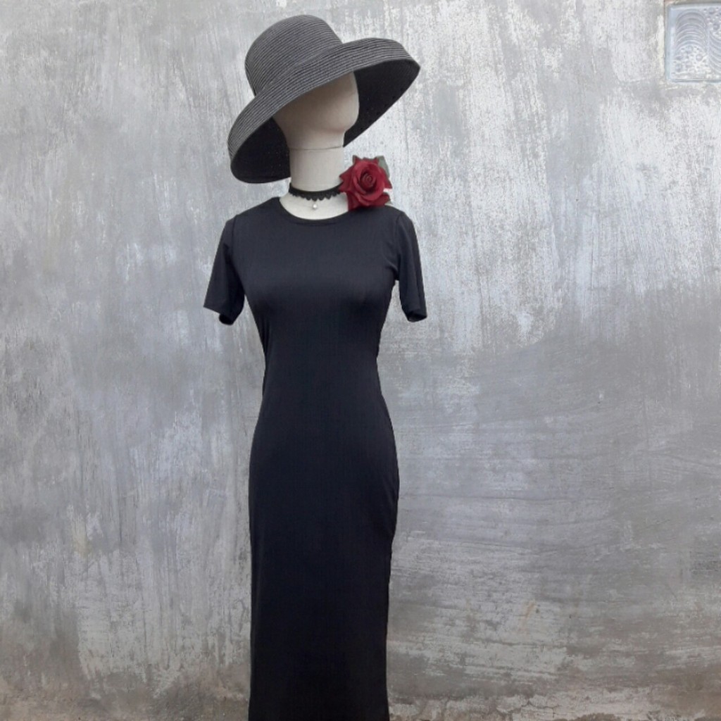 Pick Shop - Đầm thun đen dáng dài ôm body xẻ tà 1 bên D121