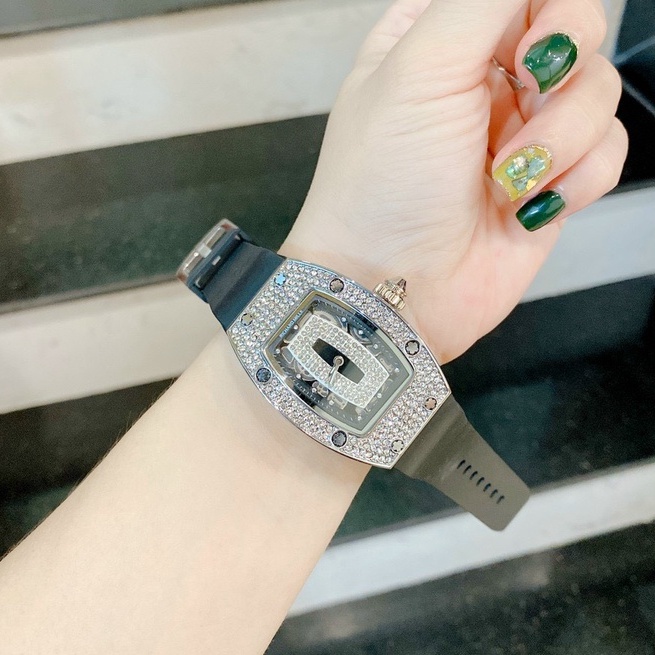 Đồng hồ nữ RM đeo tay chính hãng dây cao su đính đá mặt bầu dục