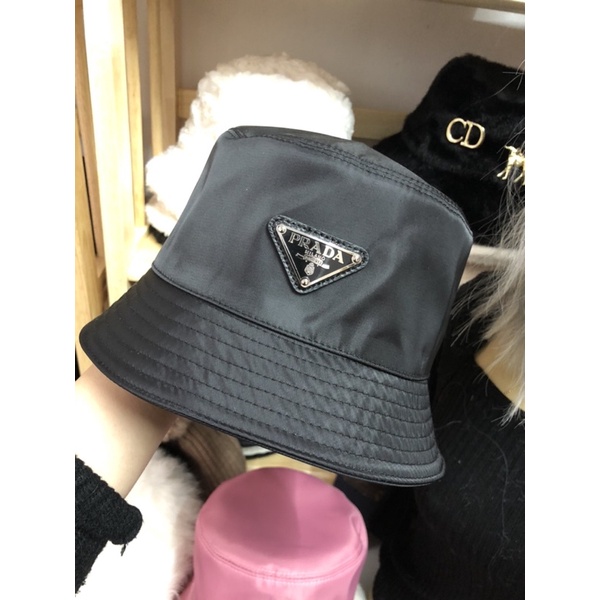 [Ảnh thật]Mũ vành bucket chất gió cài táp pradaa siêu hot
