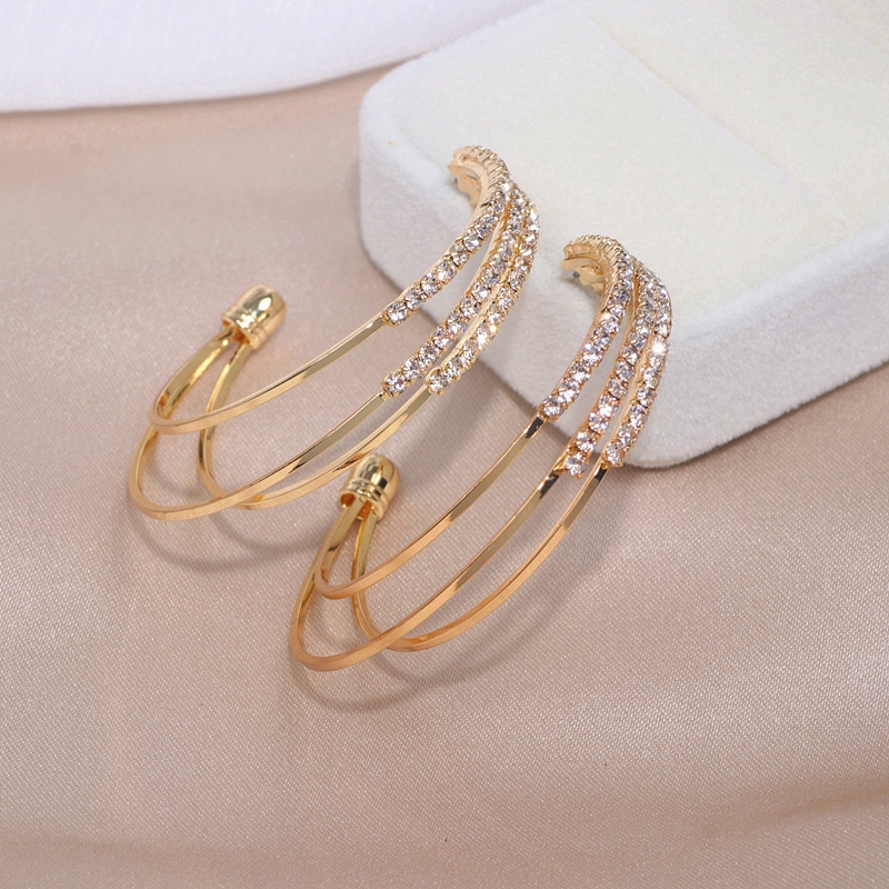 Bông tai thời trang