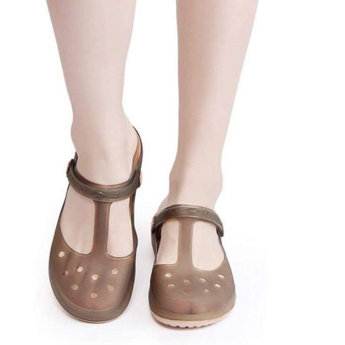 Giày sandal đi biển trong suốt hình cá mập độc đáo