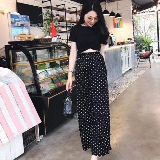 Set áo crop vạt chéo quần chấm bi hot hit
