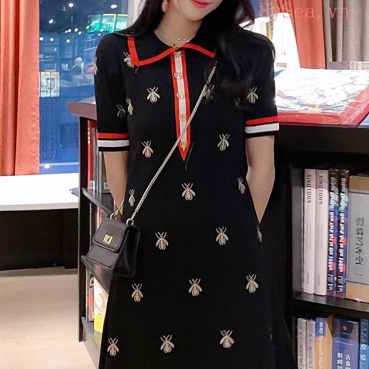Đầm polo ngắn tay thêu hình chú ong nhỏ xinh xắn cho nữ